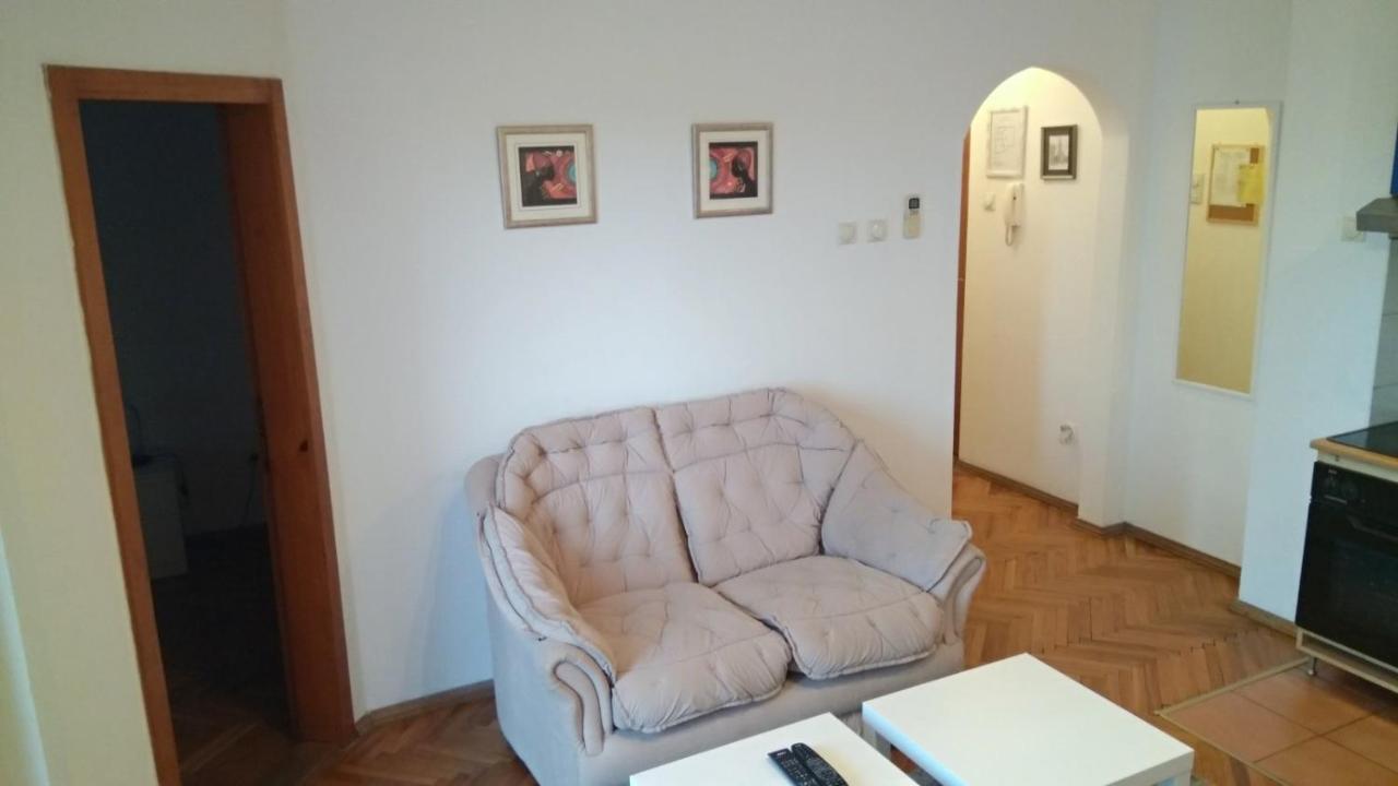 Jovana'S Apartment Novi Sad Esterno foto